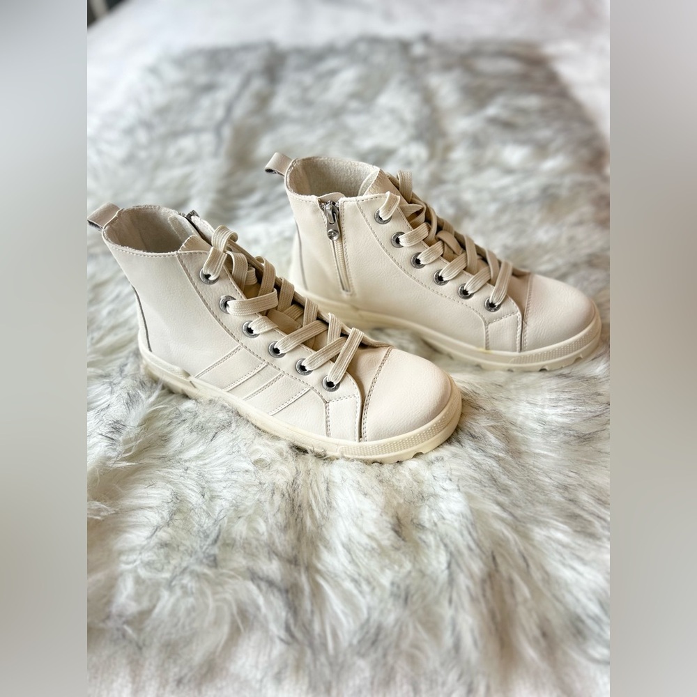 New Blowfish Malibu forever boots. Womens 7.5